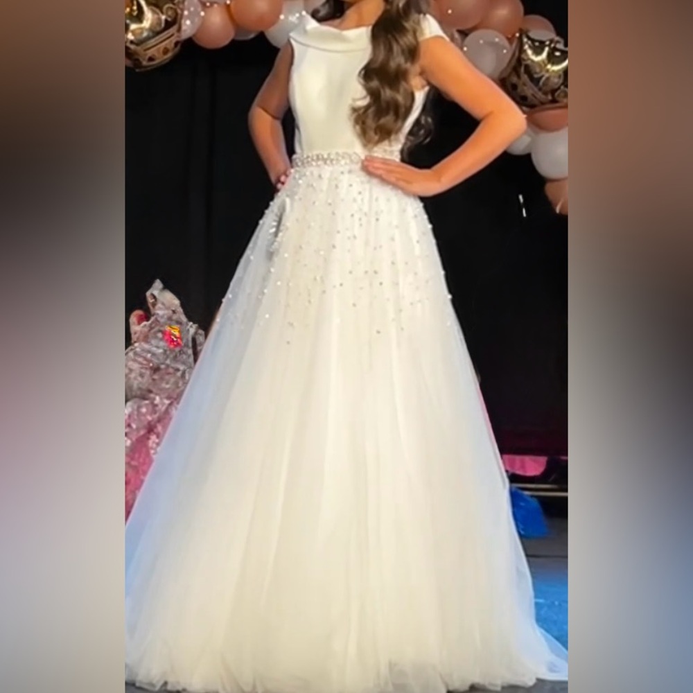 White Sherri hill size 0 pageant dress